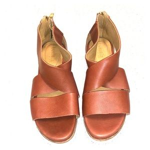 Women’s leather wedge shoe